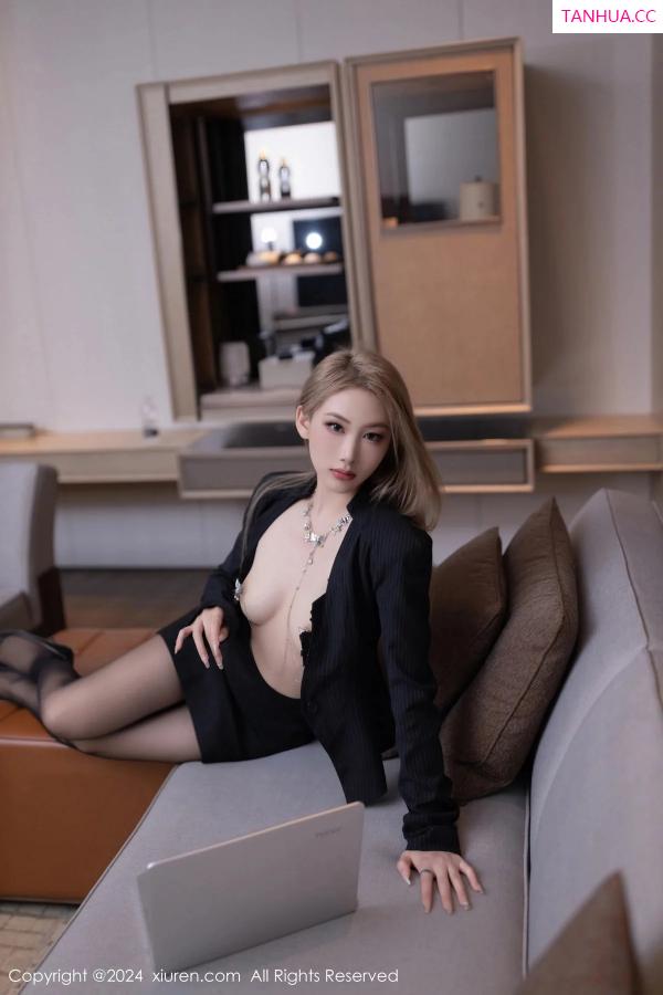   [XiuRen]高清写真图 2024.01.10 No.7936 沈青黛 黑丝美腿第50张图片